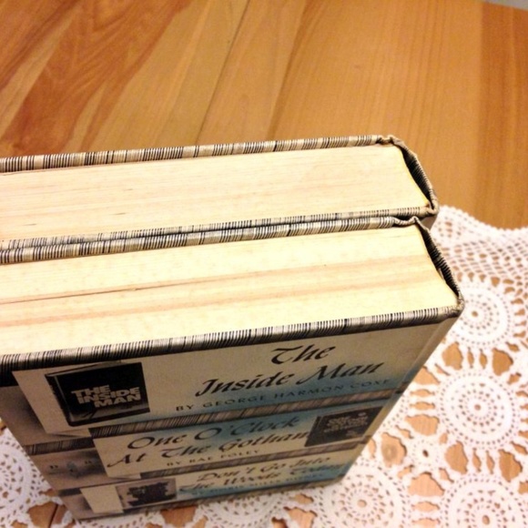 Vintage blue decor, Readers Digest Detective - Picture 6 of 8